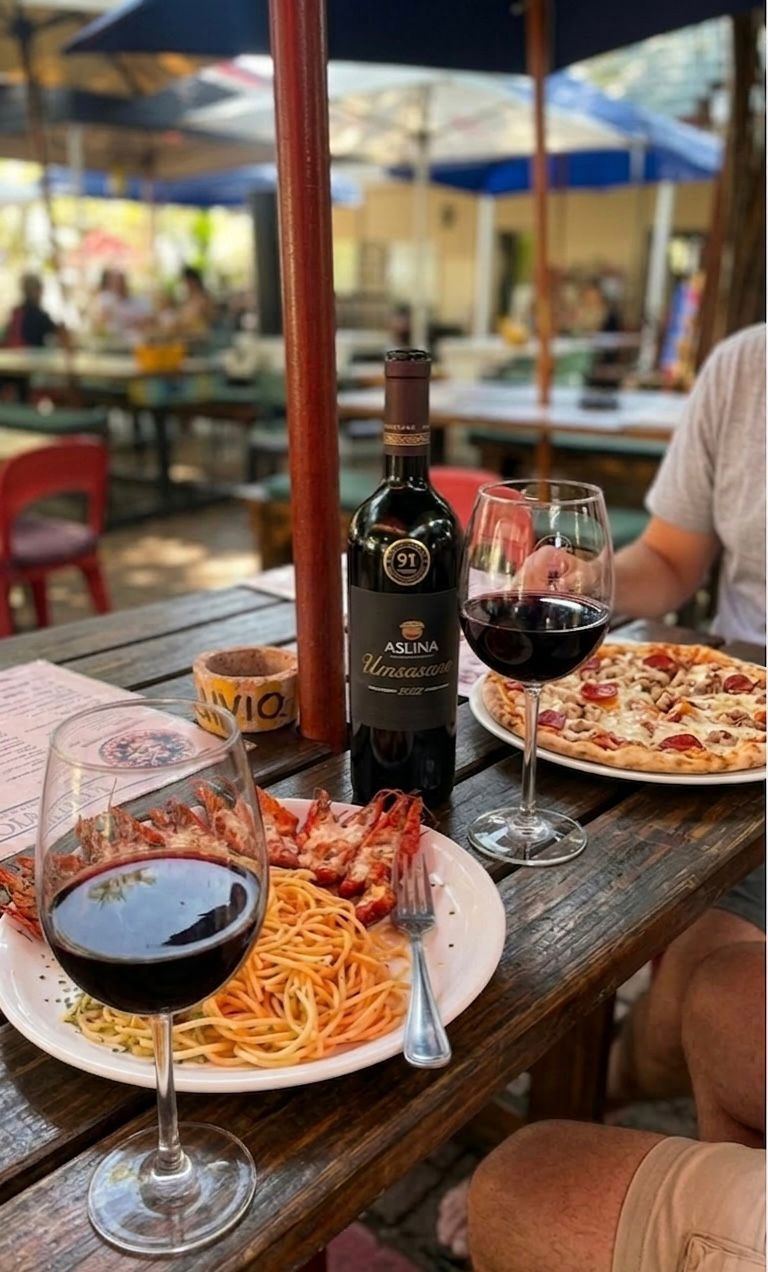 Pizza and wine at Pizza Vesuvio, Mantenga